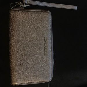 Micheal kors wallet (rose gold)